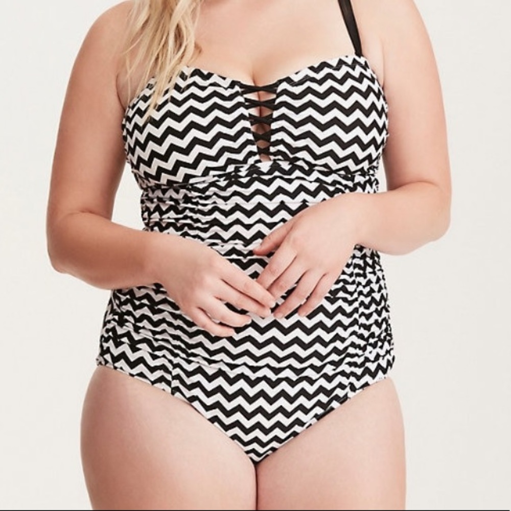 CHEVRON PRINT LATTICE FRONT ONE PIECE SWIMSUIT